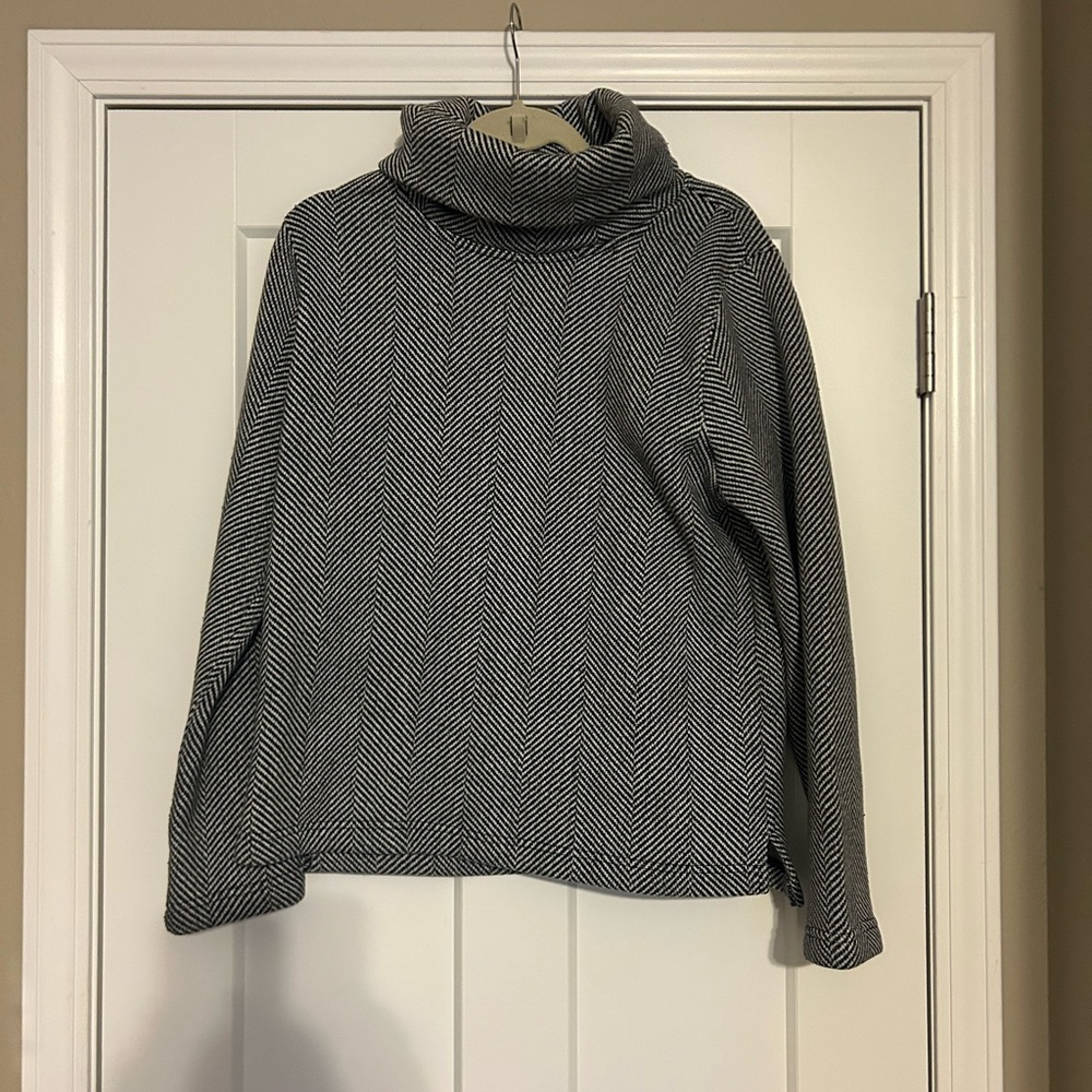 Women's Black and White Sweater